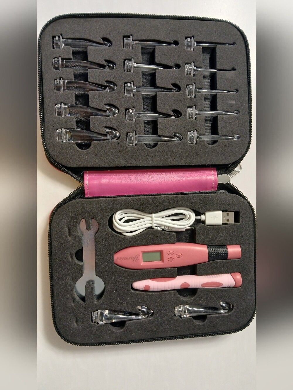 Yarniss 17‑Size Light‑Up Crochet Hook Set with Stitch & Row Counter